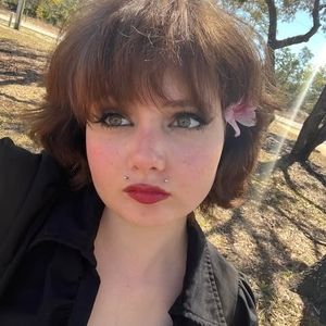 Meet your Posher, Chloe